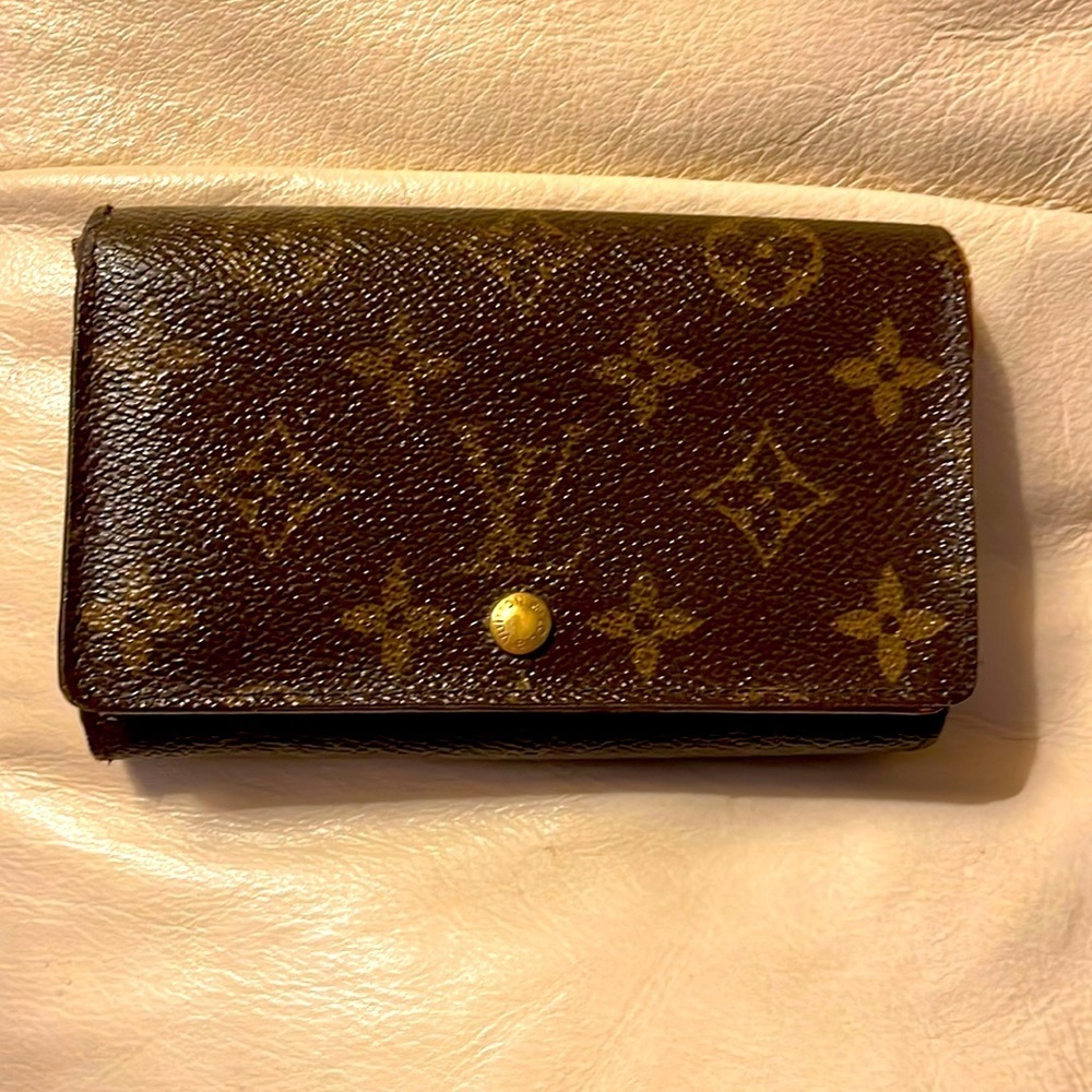 Louis Vuitton Dani closure wallet - Picture 1 of 11